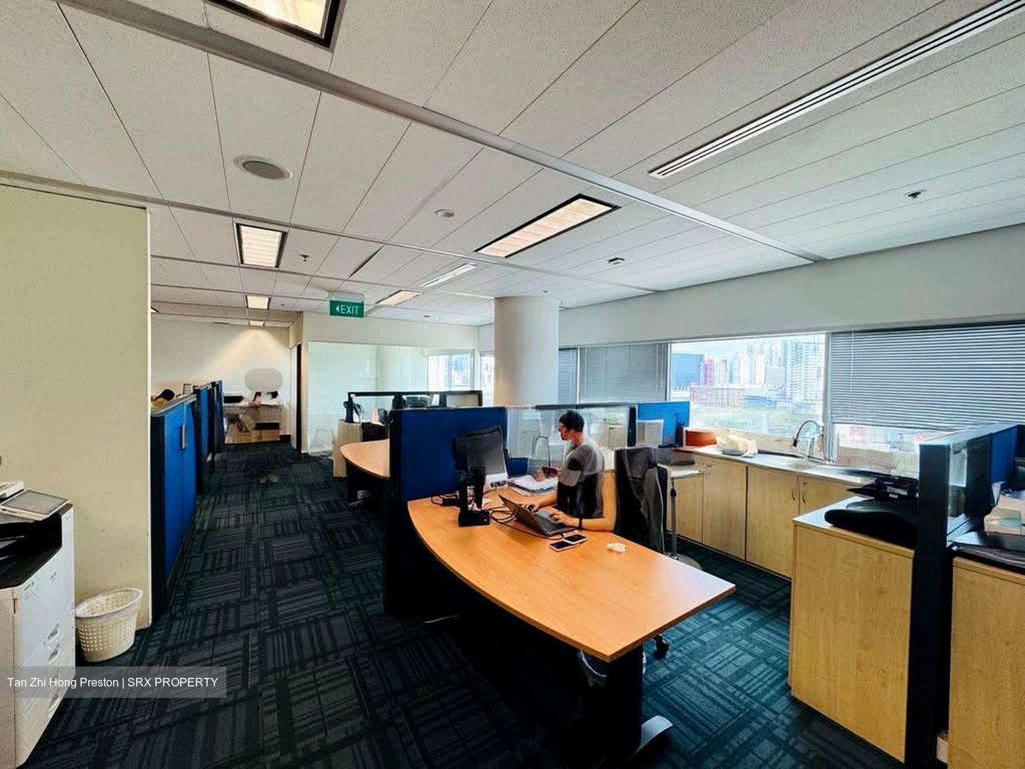 Gateway East (D7), Office #551829591